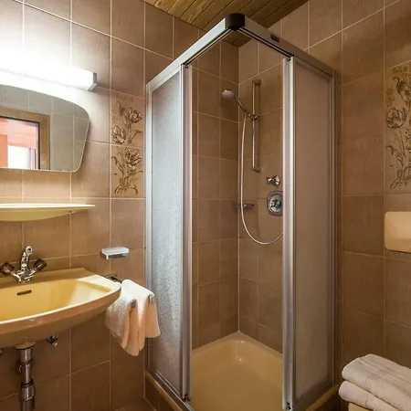 Gaestehaus Rauch Bed & Breakfast Schwendau